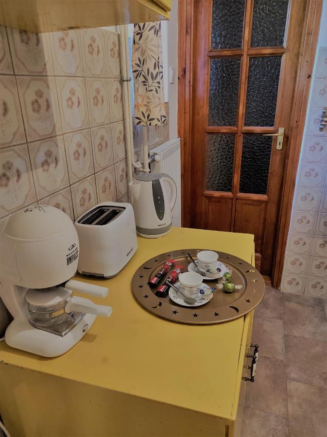Kerti Lak Daire Mór Dış mekan fotoğraf